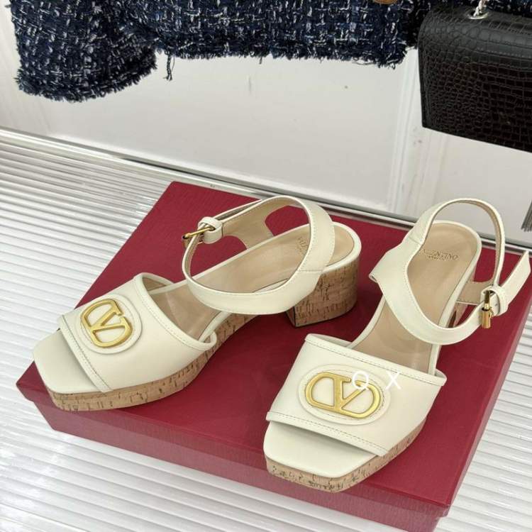 Picture of Valentino Shoes _SKUValentinosz35-408CMJX070420274